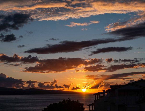couple-romantic-apartment-croatia-seaview