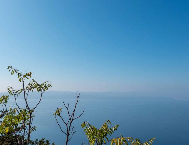 croatia-couple-romantic-apartment-seaview